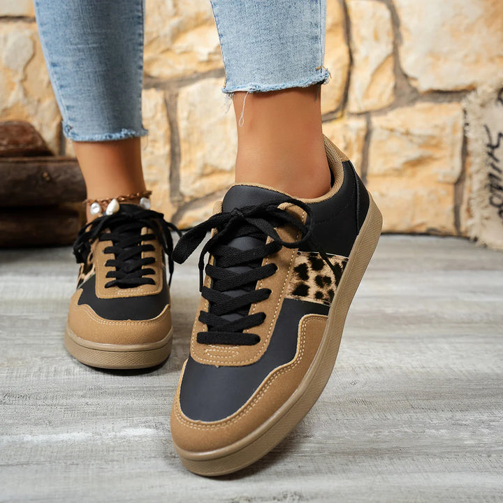Estera | Białe sneakersy z motywem panterki