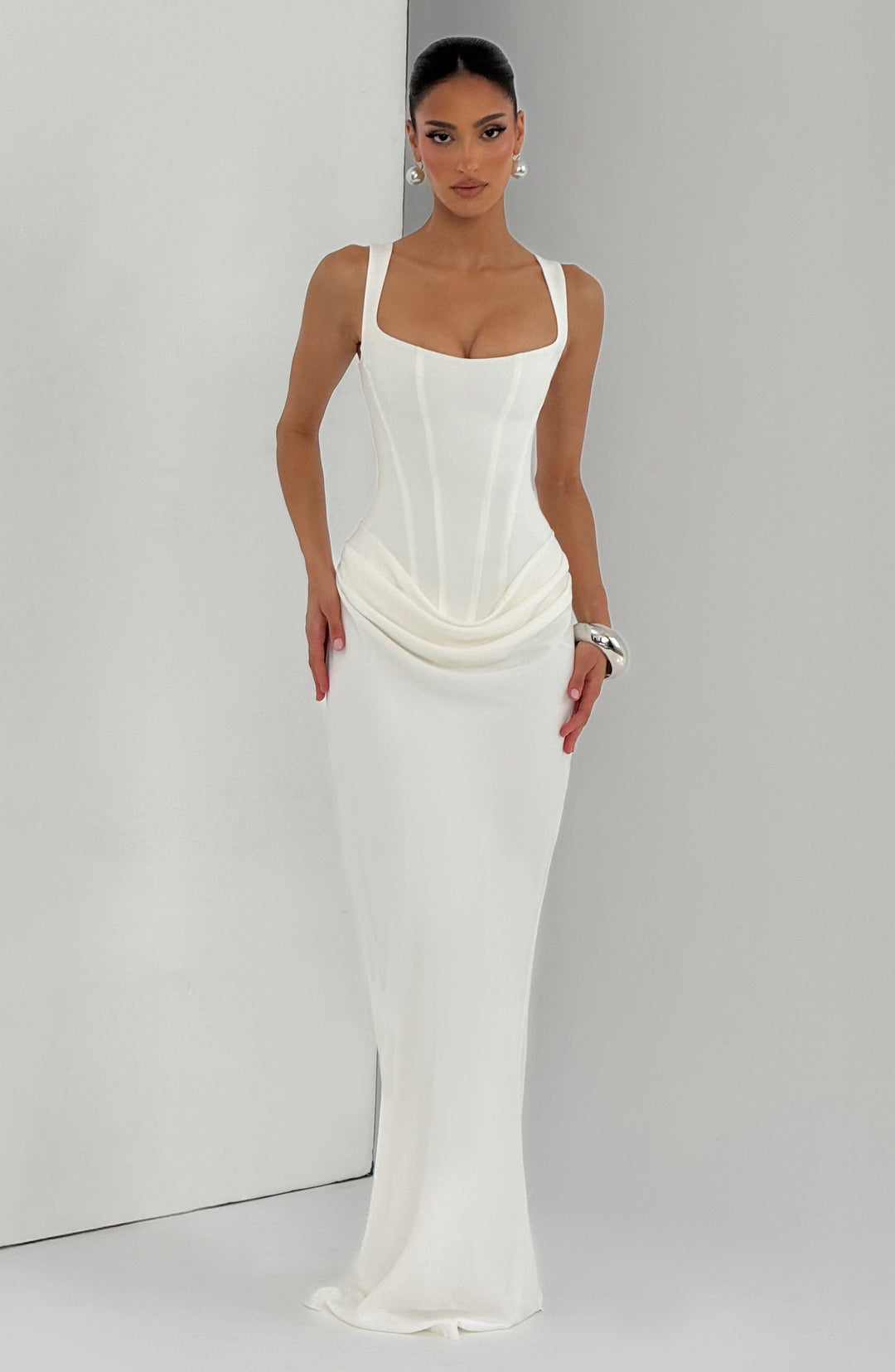 ALICJA | Elegancka maxi sukienka o ponadczasowej linii